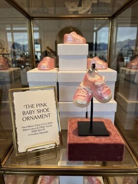 Ornament Pink Baby Shoes glass